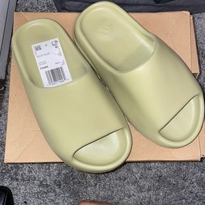 Yeezy Slide: Resin, size 4, Brand New with tags